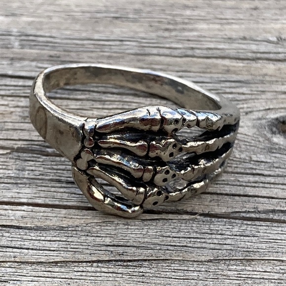 Vintage-Style Punk Skeleton Hand Wrap Around Emo Silver Alloy Ring Size 11.75 - Picture 2 of 16